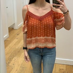 Cold shoulders top